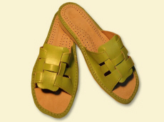 Gamintojas šlepetes, grūdų šlepetes, sandalus, šlepetes, klumpes, vaikiškus batus, avikailio šlepetes, vilnos šildytuvus