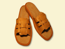 Gamintojas šlepetes, grūdų šlepetes, sandalus, šlepetes, klumpes, vaikiškus batus, avikailio šlepetes, vilnos šildytuvus