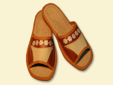 Gamintojas šlepetes, grūdų šlepetes, sandalus, šlepetes, klumpes, vaikiškus batus, avikailio šlepetes, vilnos šildytuvus