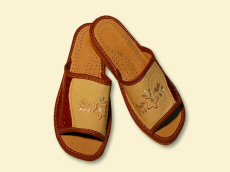 Gamintojas šlepetes, grūdų šlepetes, sandalus, šlepetes, klumpes, vaikiškus batus, avikailio šlepetes, vilnos šildytuvus