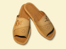 Gamintojas šlepetes, grūdų šlepetes, sandalus, šlepetes, klumpes, vaikiškus batus, avikailio šlepetes, vilnos šildytuvus