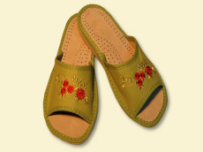 Gamintojas šlepetes, grūdų šlepetes, sandalus, šlepetes, klumpes, vaikiškus batus, avikailio šlepetes, vilnos šildytuvus