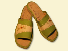 Gamintojas šlepetes, grūdų šlepetes, sandalus, šlepetes, klumpes, vaikiškus batus, avikailio šlepetes, vilnos šildytuvus