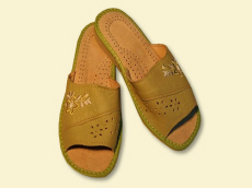 Gamintojas šlepetes, grūdų šlepetes, sandalus, šlepetes, klumpes, vaikiškus batus, avikailio šlepetes, vilnos šildytuvus