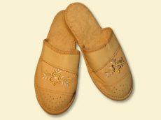 Gamintojas šlepetes, grūdų šlepetes, sandalus, šlepetes, klumpes, vaikiškus batus, avikailio šlepetes, vilnos šildytuvus