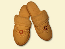 Gamintojas šlepetes, grūdų šlepetes, sandalus, šlepetes, klumpes, vaikiškus batus, avikailio šlepetes, vilnos šildytuvus