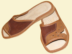 Gamintojas šlepetes, grūdų šlepetes, sandalus, šlepetes, klumpes, vaikiškus batus, avikailio šlepetes, vilnos šildytuvus