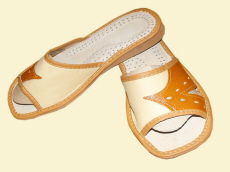 Gamintojas šlepetes, grūdų šlepetes, sandalus, šlepetes, klumpes, vaikiškus batus, avikailio šlepetes, vilnos šildytuvus